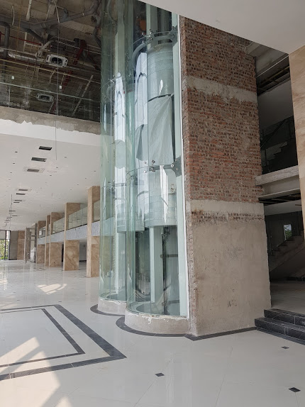 Cầu thang kính cong thang máy ECO CITY