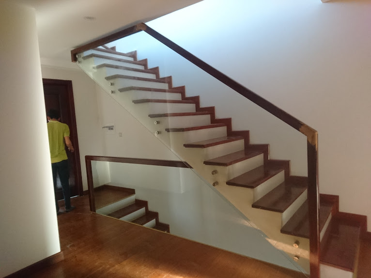 Công trình cầu thang kính.